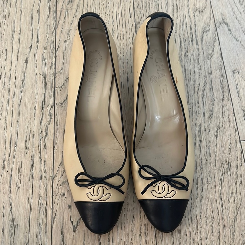 Chanel Cap Toe Interlocking CCs nude and black low heel pump